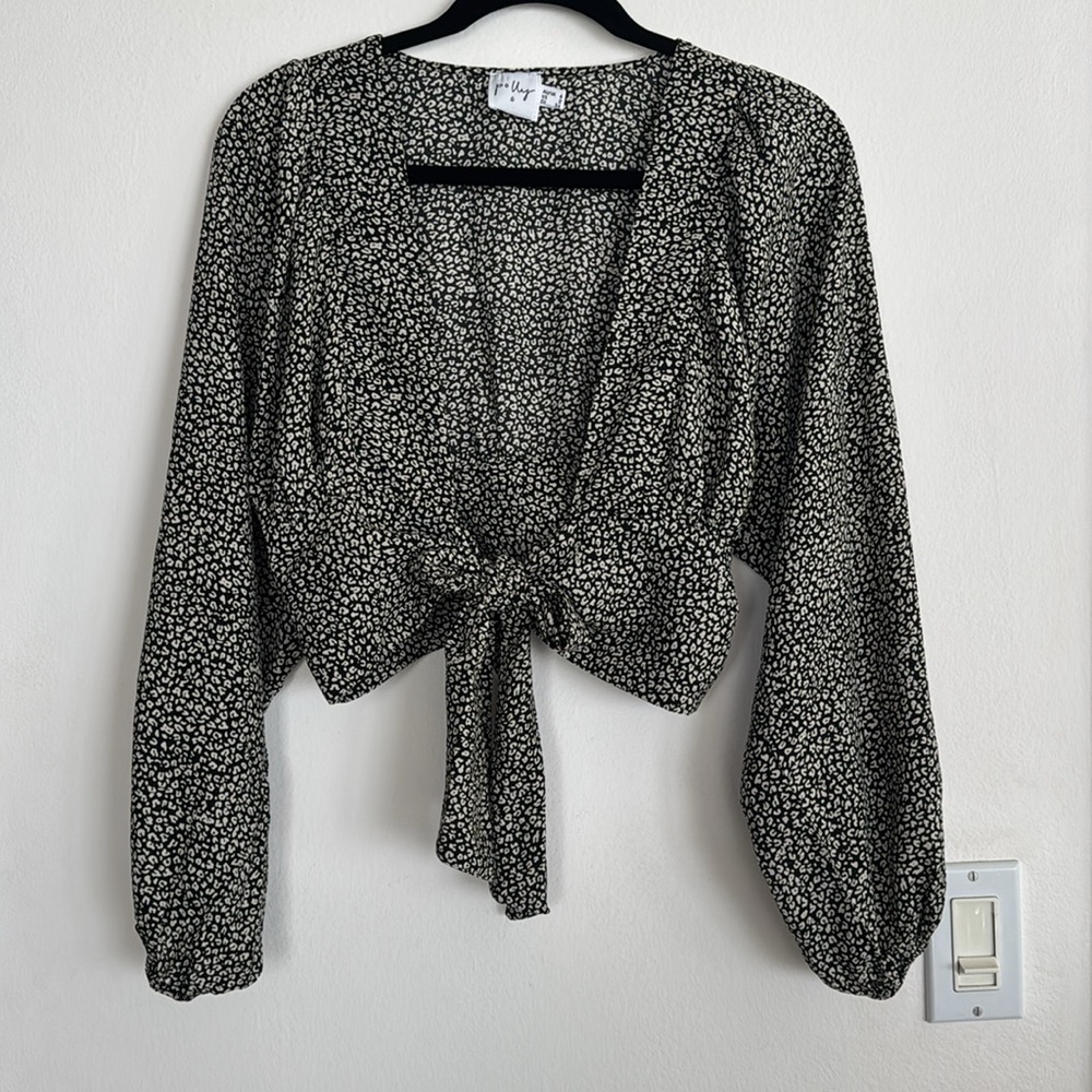 Princess Polly plunge neck tie front blouse (New mood top) size 2